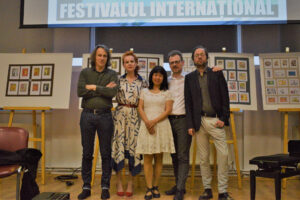 Robert Simonišek (Slovenia), Glorjana Veber (Slovenia), Kieu Bich Hau (Vietnam), Halmosi Sándor (Ungaria) și Gašper Malej (Slovenia) la Festivalul Primăvara Poeziei